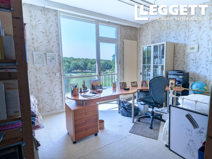 Image No.8-6 Bed House for sale