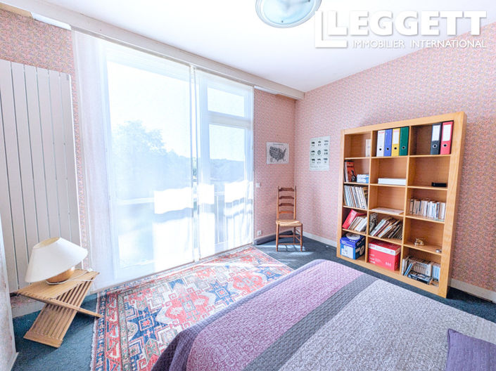 Image No.9-6 Bed House for sale