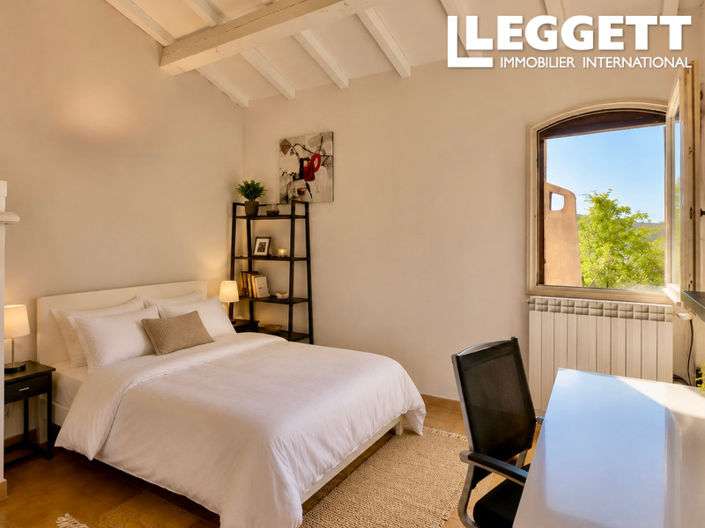 Image No.8-3 Bed House for sale