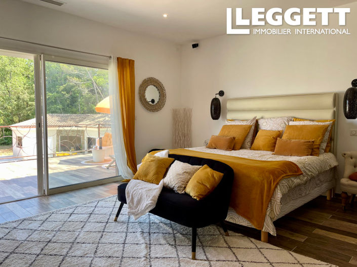 Image No.7-5 Bed House for sale