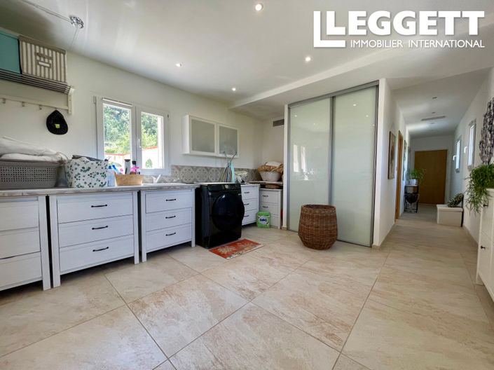 Image No.9-5 Bed House for sale
