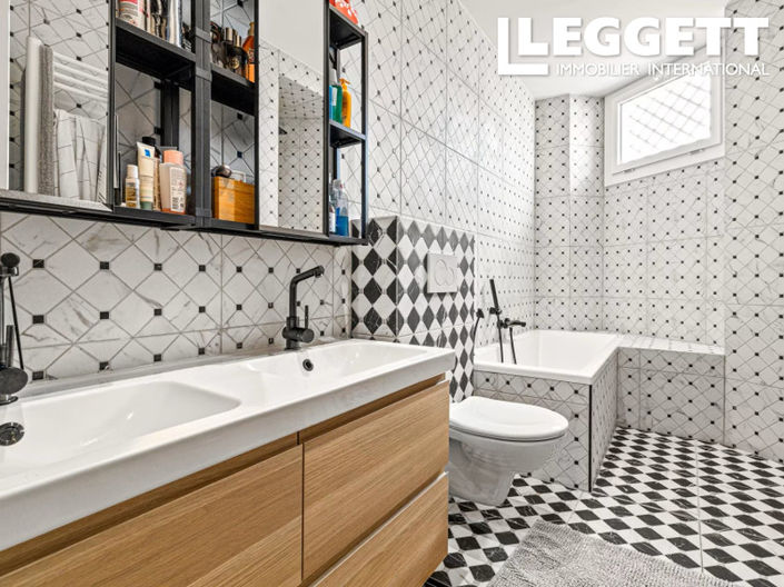 Image No.10-3 Bed Apartment for sale
