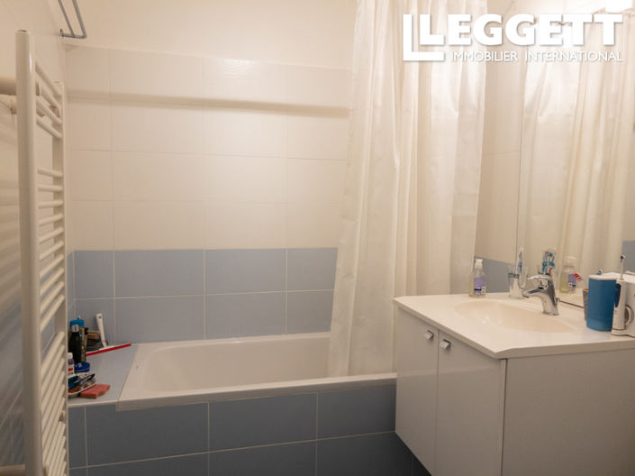 Image No.8-2 Bed House for sale