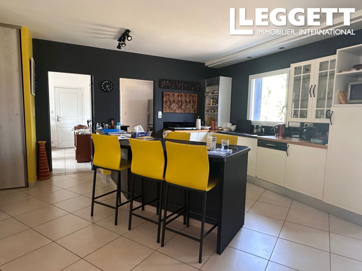 Image No.7-5 Bed House for sale