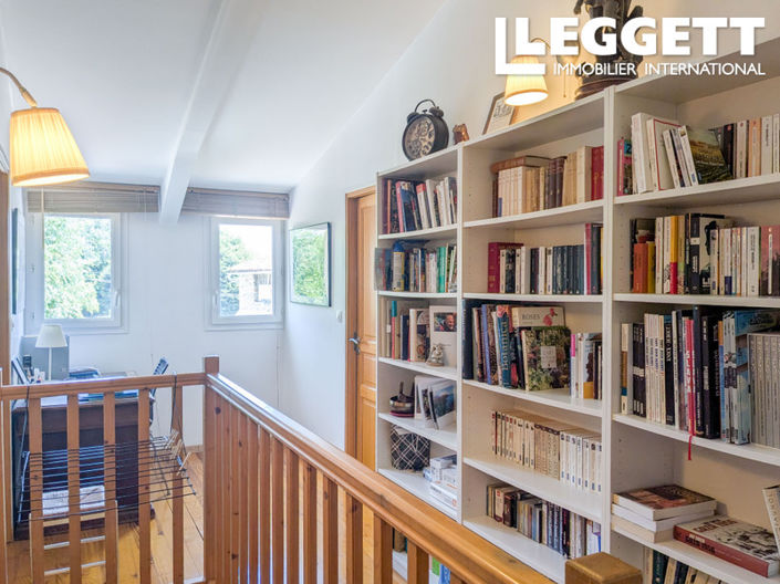 Image No.6-5 Bed House for sale