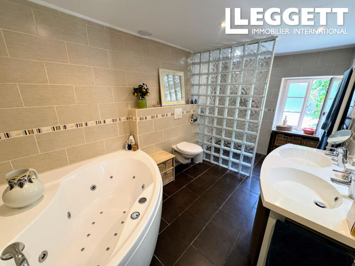 Image No.8-6 Bed House for sale
