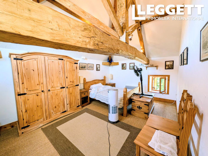 Image No.9-6 Bed House for sale
