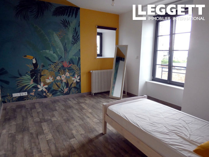 Image No.6-8 Bed House for sale
