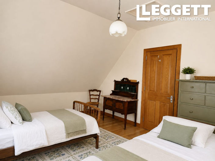Image No.9-8 Bed House for sale