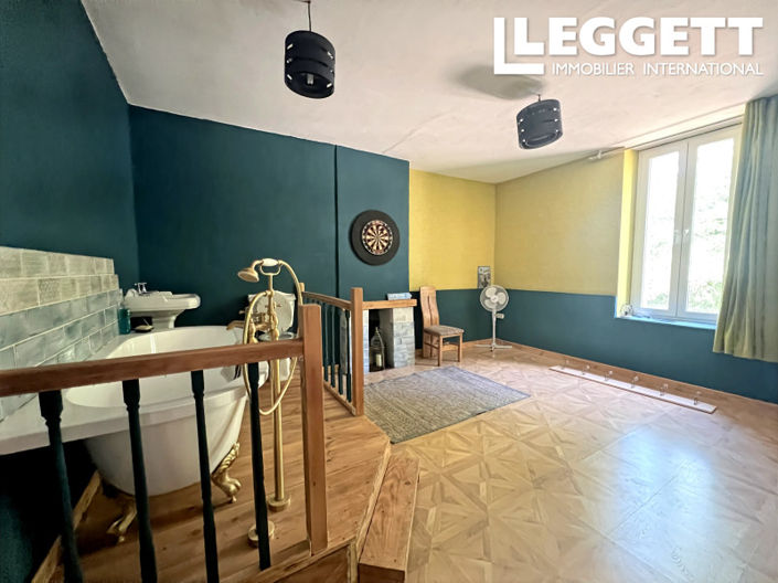 Image No.10-3 Bed House for sale
