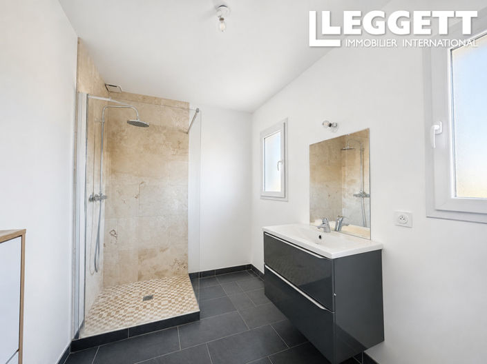 Image No.8-3 Bed House for sale