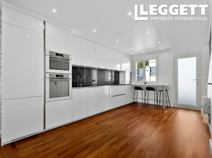 Image No.6-3 Bed House for sale
