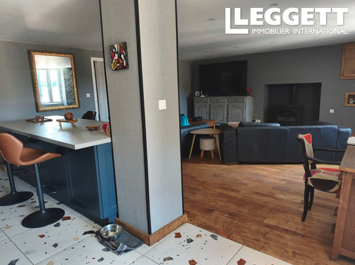 Image No.2-4 Bed House for sale