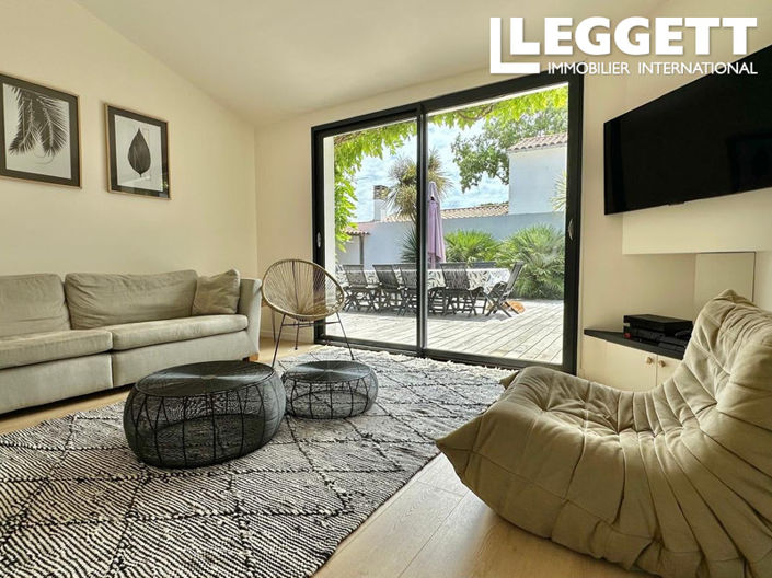 Image No.7-6 Bed House for sale