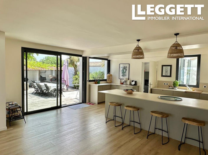 Image No.9-6 Bed House for sale