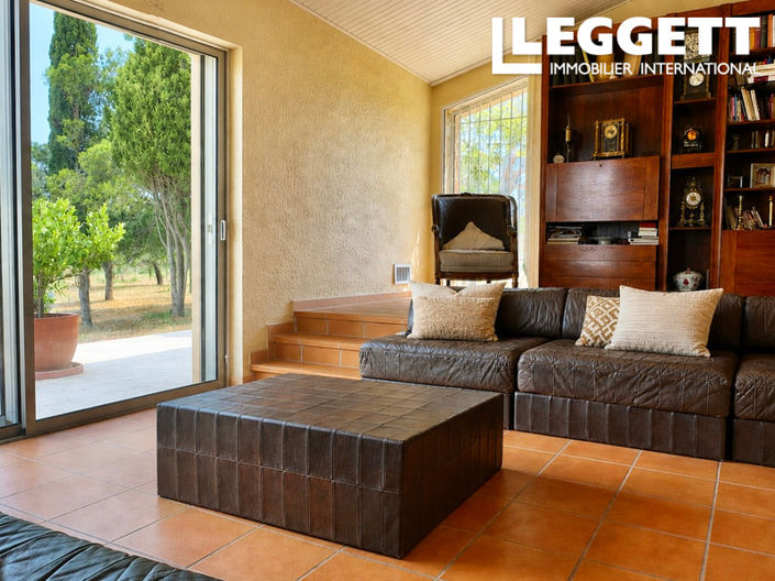 Image No.8-3 Bed House for sale