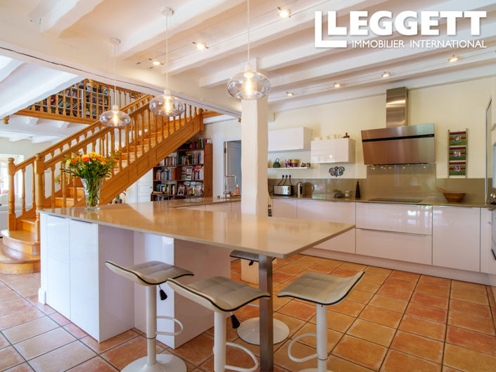 Image No.6-18 Bed House for sale