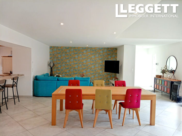 Image No.2-4 Bed House for sale