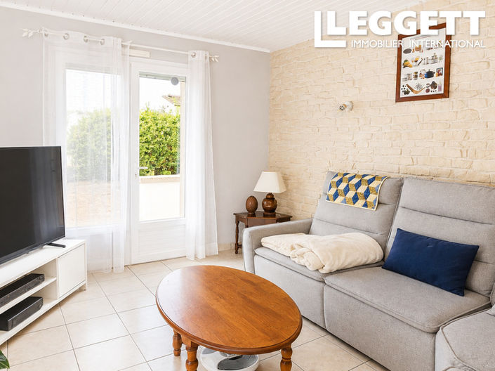 Image No.5-2 Bed House for sale