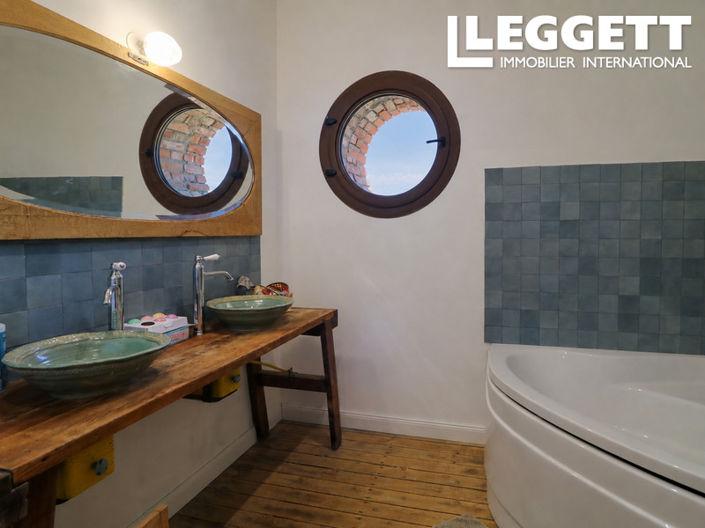 Image No.8-4 Bed House for sale