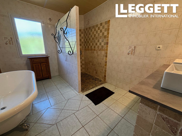 Image No.6-5 Bed House for sale