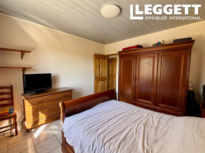 Image No.7-5 Bed House for sale