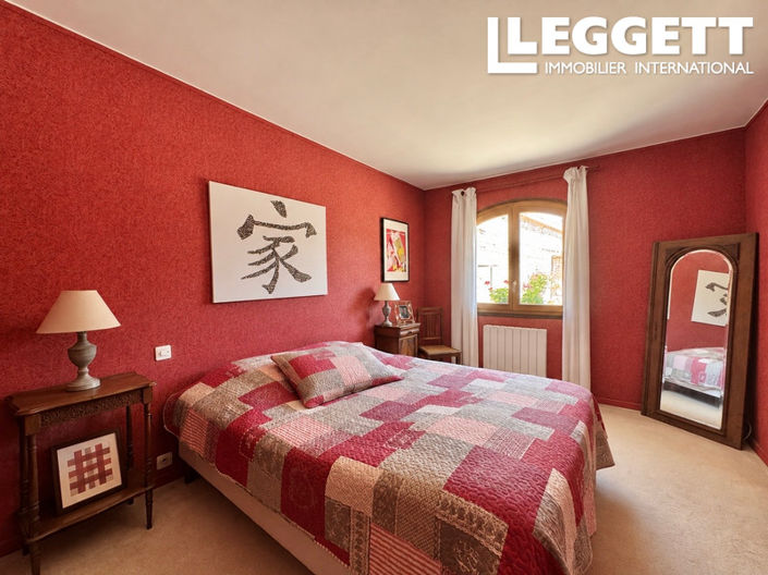 Image No.8-6 Bed House for sale