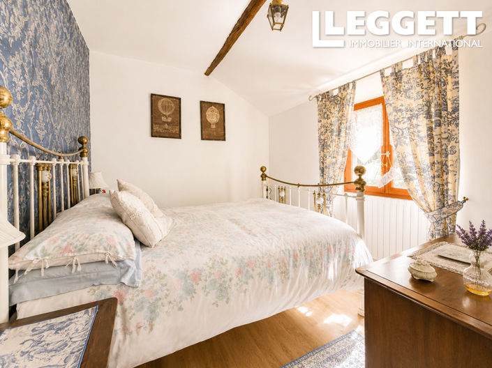 Image No.10-5 Bed House for sale