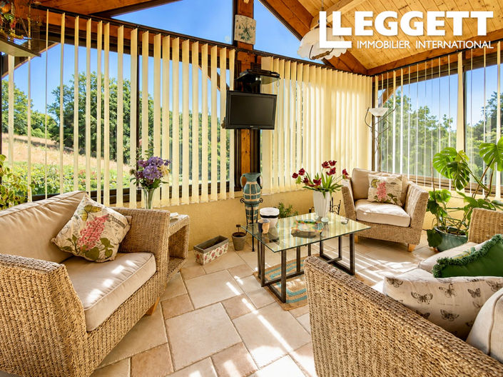 Image No.8-5 Bed House for sale