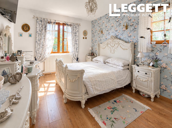 Image No.9-5 Bed House for sale