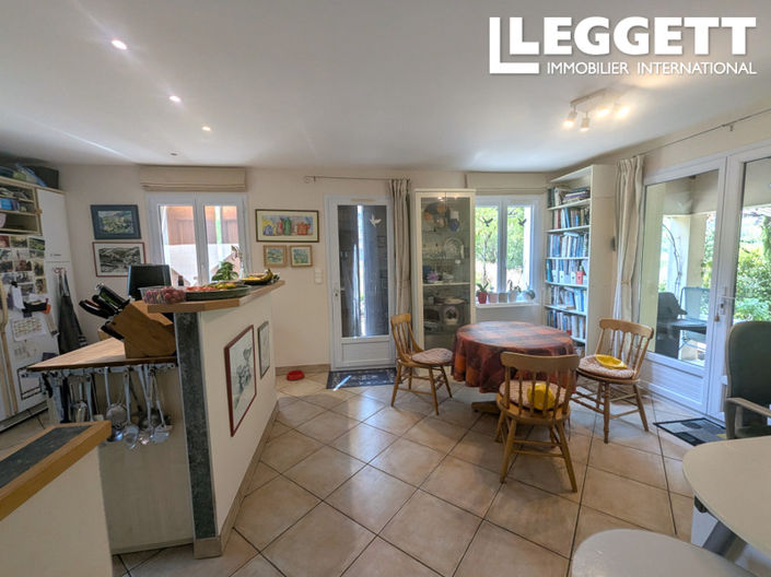 Image No.10-3 Bed House for sale
