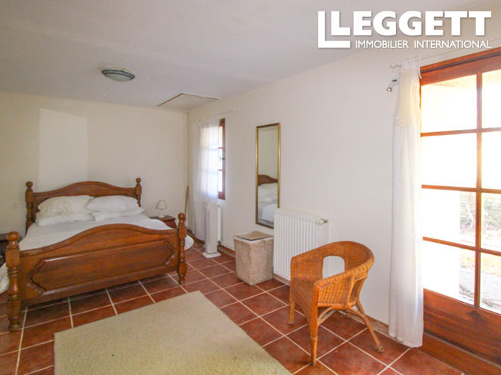 Image No.8-5 Bed House for sale