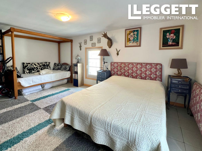 Image No.6-4 Bed House for sale