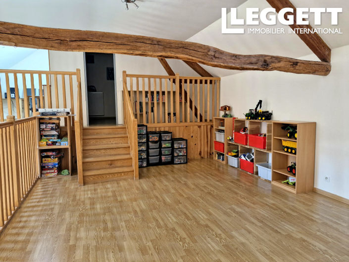 Image No.8-5 Bed House for sale