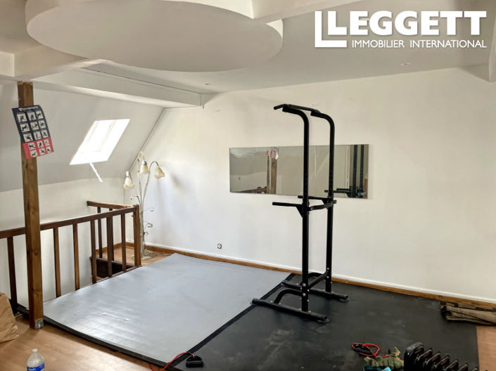 Image No.8-8 Bed House for sale