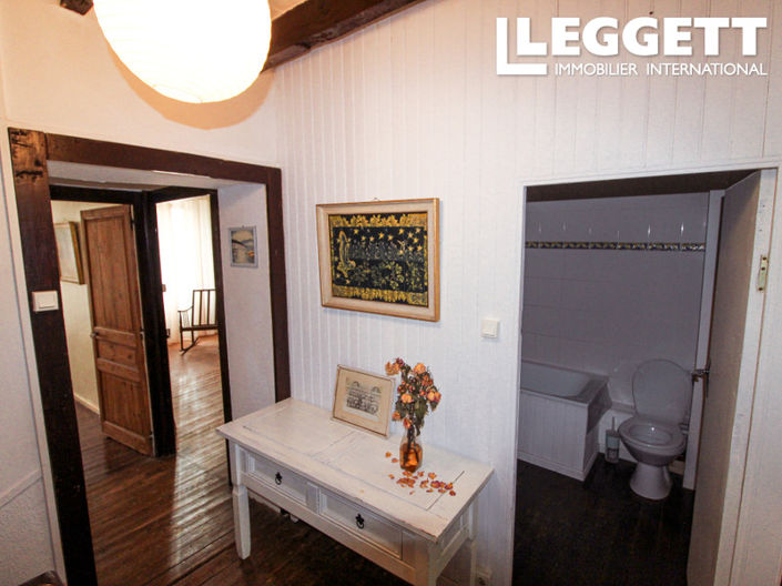 Image No.8-7 Bed House for sale