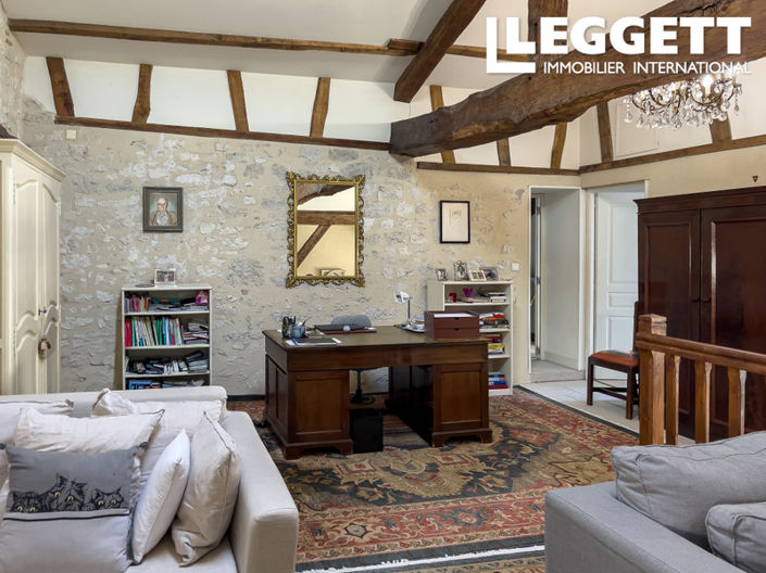 Image No.9-7 Bed House for sale
