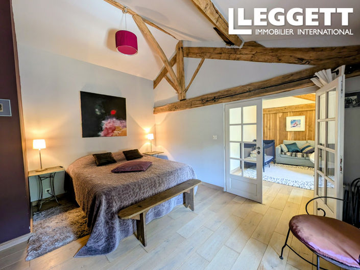 Image No.8-5 Bed House for sale