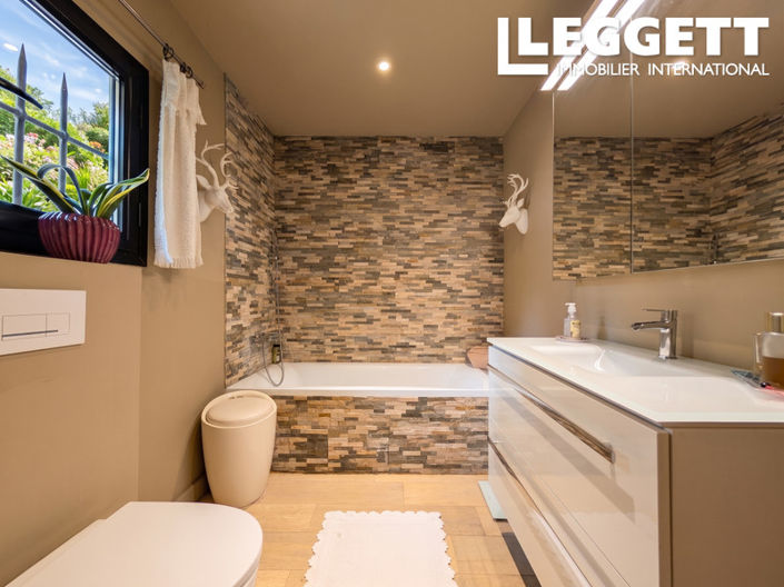 Image No.7-3 Bed House for sale