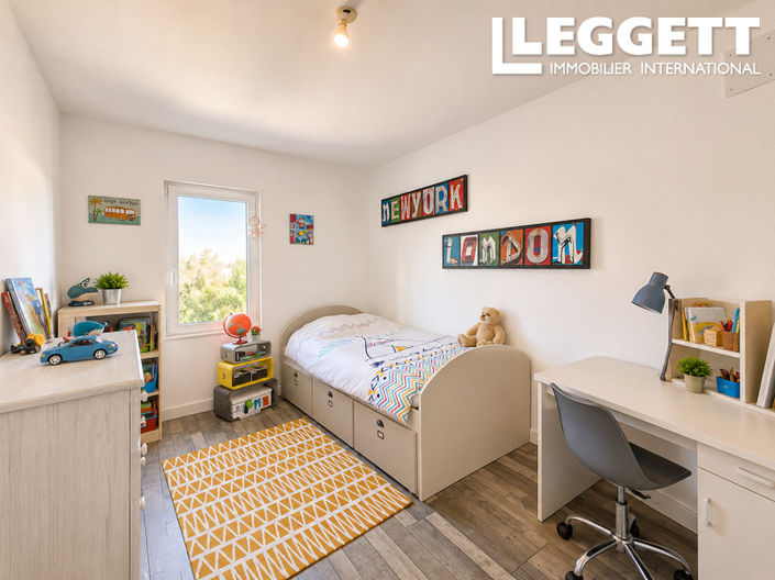 Image No.8-2 Bed House for sale