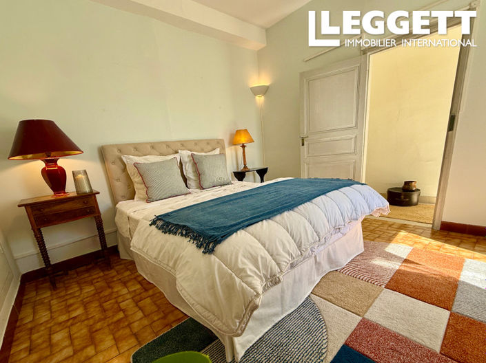 Image No.10-2 Bed House for sale