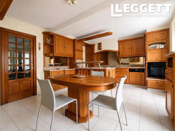Image No.2-4 Bed House for sale