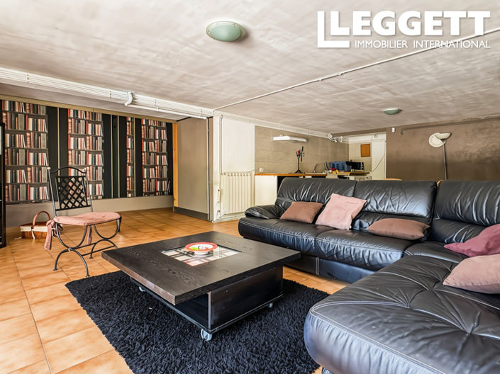 Image No.10-3 Bed House for sale