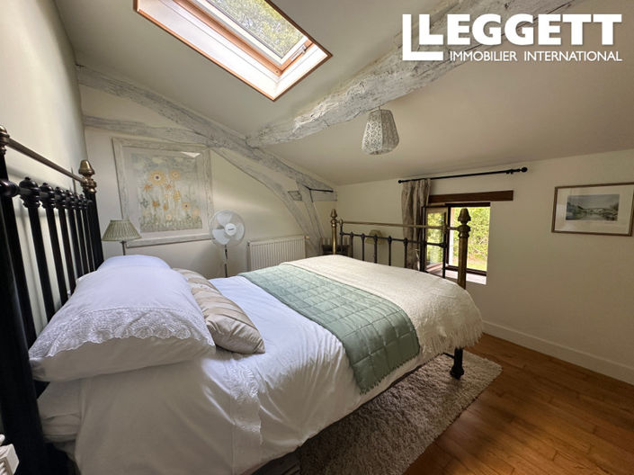 Image No.10-3 Bed House for sale