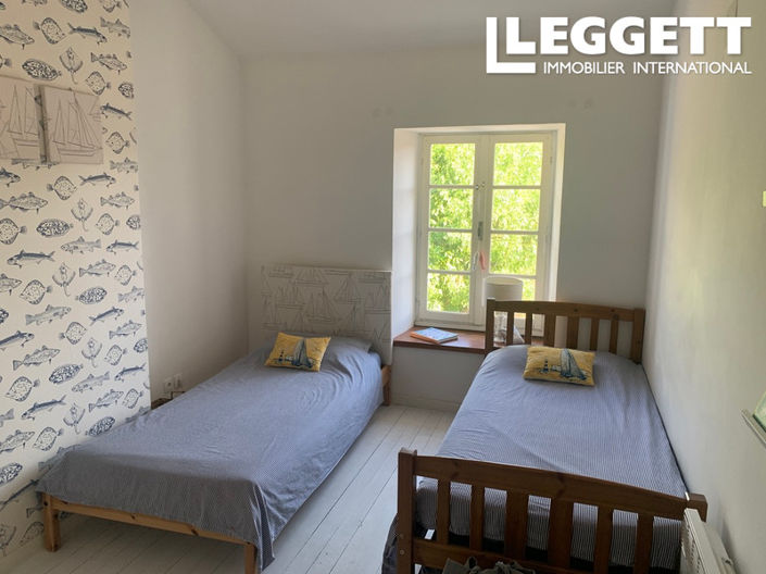 Image No.8-6 Bed House for sale