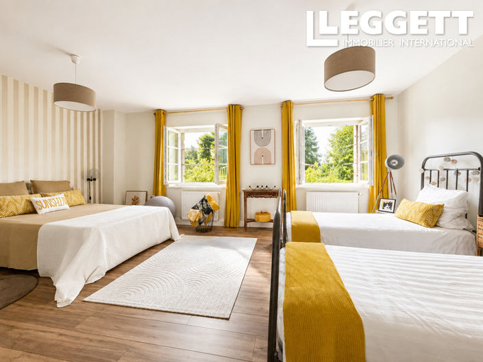 Image No.8-5 Bed House for sale