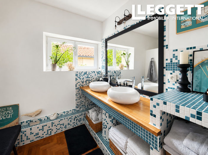 Image No.9-5 Bed House for sale