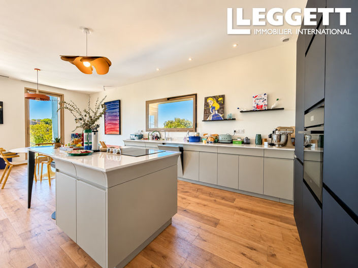 Image No.6-4 Bed House for sale