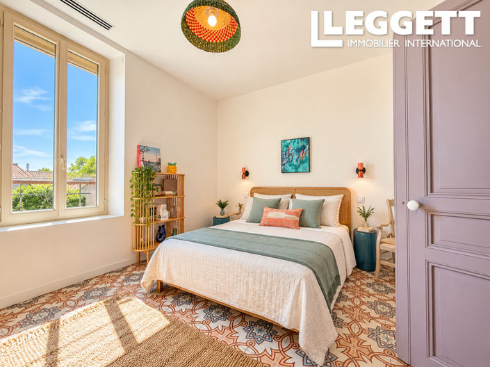Image No.8-4 Bed House for sale