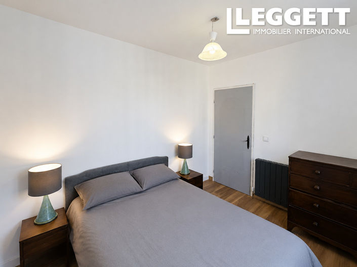 Image No.8-5 Bed House for sale